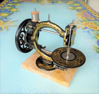 Antica macchina da cucire Little Wanzer 1870