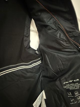 Chaleco Gaastra Negro con pequeño roto