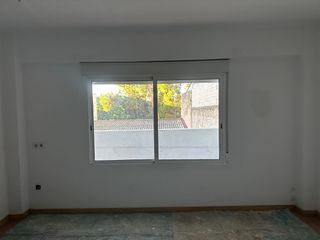 Ventana aluminio con persiana 197x142