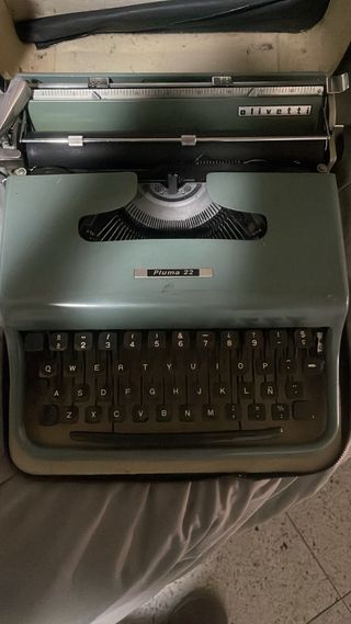 Máquina de escribir Olivetti Pluma 22