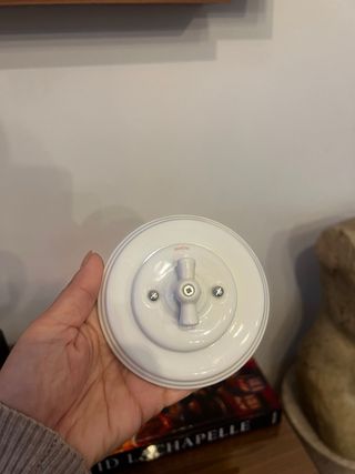 Interruptor de luz de porcelana blanco