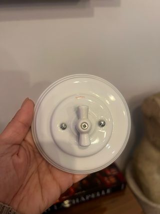 Interruptor de luz de porcelana blanco