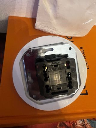 Interruptor de luz de porcelana blanco