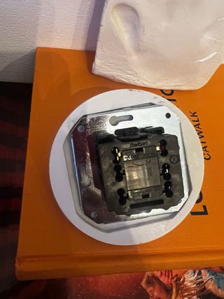 Interruptor de luz de porcelana blanco