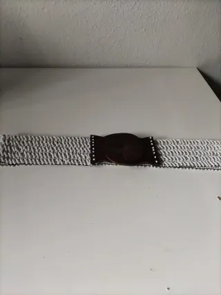 Cinturón de abalorios blanco y marrón