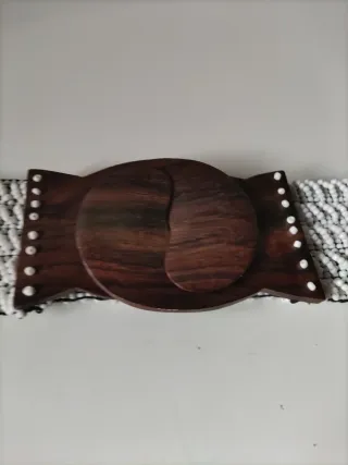 Cinturón de abalorios blanco y marrón