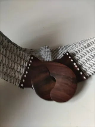 Cinturón de abalorios blanco y marrón