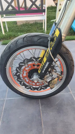 Husaberg FE550E 2005 (CIRCUITO O PIEZAS)
