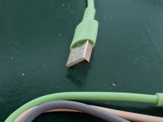 Lote 2 cargadores + 2 linternas USB