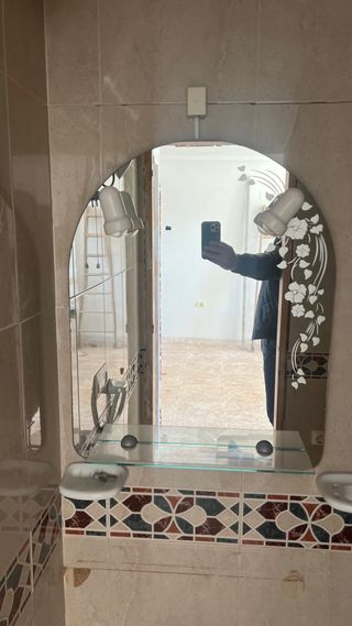 Espejo de baño con diseño floral con luz