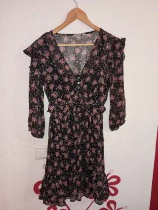 Vestido floral negro y rosa