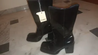 Botas altas Pull&Bear negras charol