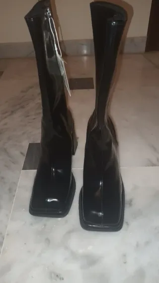 Botas altas Pull&Bear negras charol