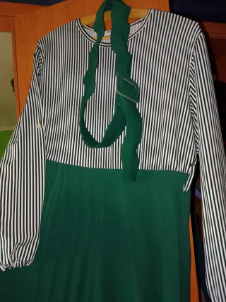 Abaya verde y blanca