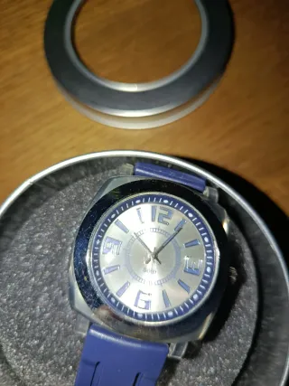 Reloj de hombre plateado y azul