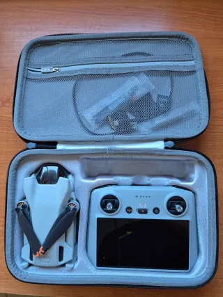 DJI Mini 3 Drone con Control Remoto