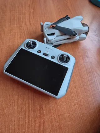 DJI Mini 3 Drone con Control Remoto