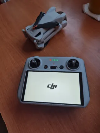 DJI Mini 3 Drone con Control Remoto
