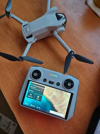DJI Mini 3 Drone con Control Remoto
