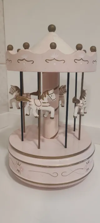 Carosello in legno rosa