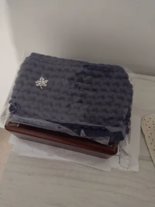 Porta trucco borsetta con ciondolo foglia