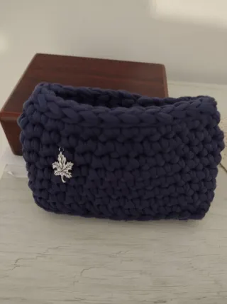 Porta trucco borsetta con ciondolo foglia