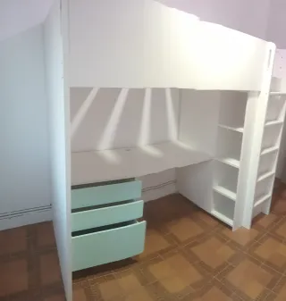 Litera con escritorio y armarios