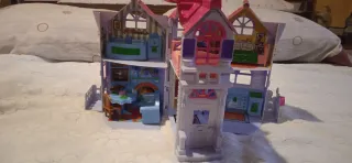Casita de juguete rosa y morada