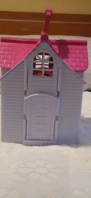 Casita de juguete rosa y morada