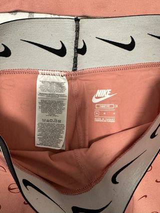 Conjunto deportivo Nike Talla M Rosa