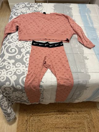 Conjunto deportivo Nike Talla M Rosa
