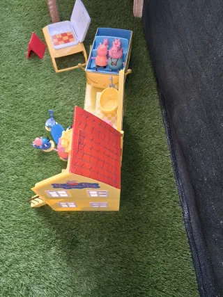 La Casa de Peppa Pig y caravana