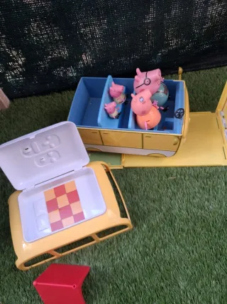 La Casa de Peppa Pig y caravana