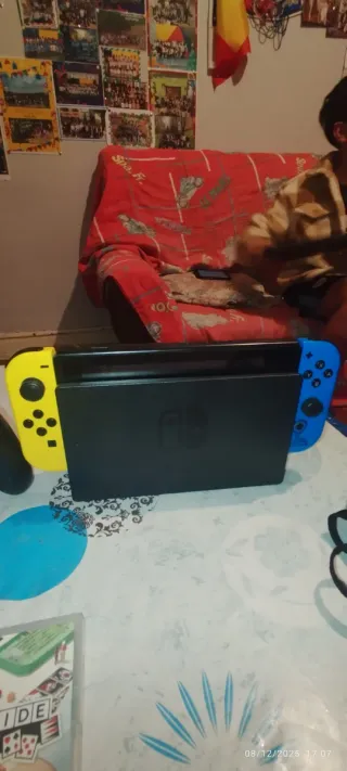 Nintendo Switch Azul/Amarillo PRECIO NEGOCIABLE.