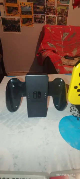 Nintendo Switch Azul/Amarillo PRECIO NEGOCIABLE.