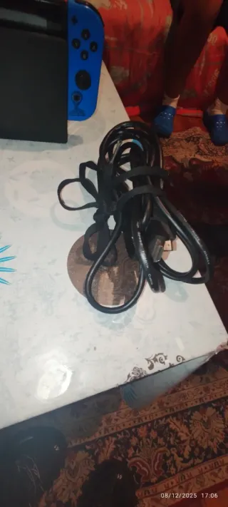 Nintendo Switch Azul/Amarillo PRECIO NEGOCIABLE.