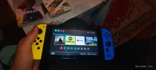 Nintendo Switch Azul/Amarillo PRECIO NEGOCIABLE.