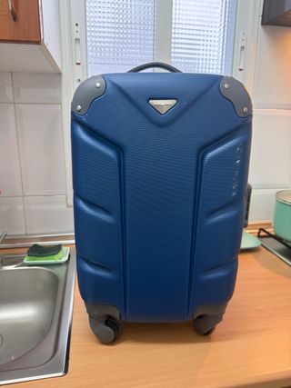 Maleta azul de viaje