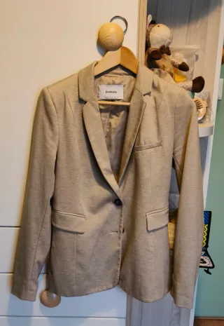 Americana slim fit beige Stradivarius Talla M