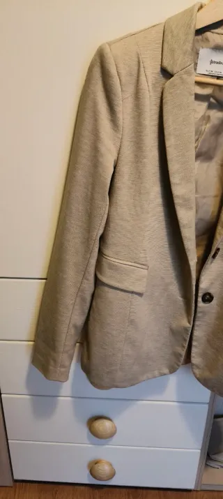 Americana slim fit beige Stradivarius Talla M