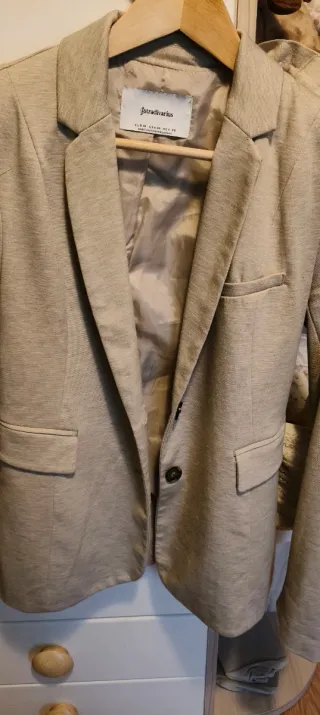 Americana slim fit beige Stradivarius Talla M