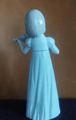 Figura porcelana chica violinista.