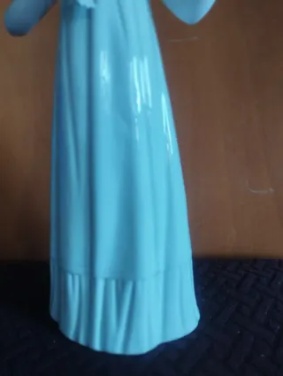 Figura porcelana chica violinista.