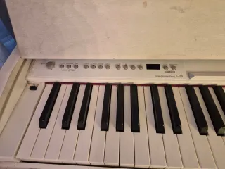 Piano Roland F-110