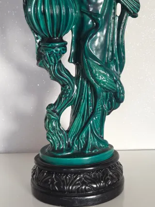 Estatua de mujer en malaquita