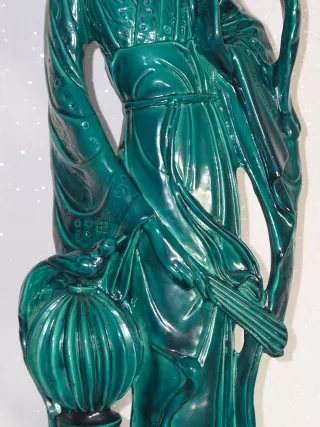 Estatua de mujer en malaquita