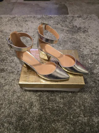 Zapatos con tacón talla 39