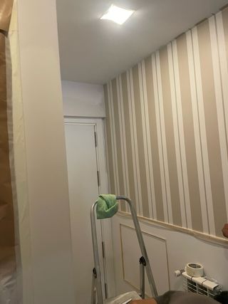 Papel pintado Deco rayas beige y blanco