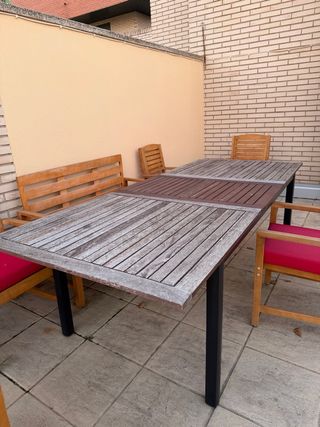 Mesa de terraza y jardín
