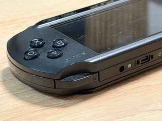 Sony PSP + Invizimals Las + Camera 8GB pack